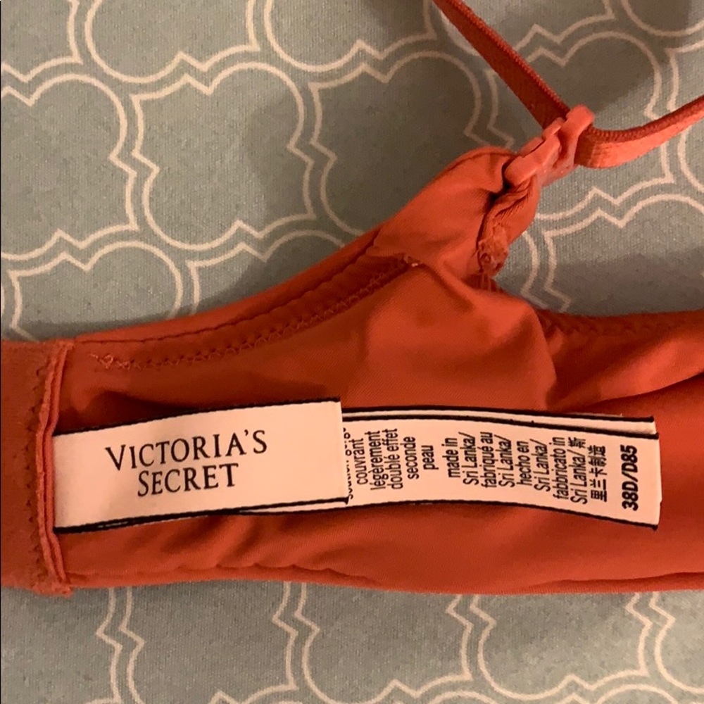 Victoria Secrets - Picture 2 of 2